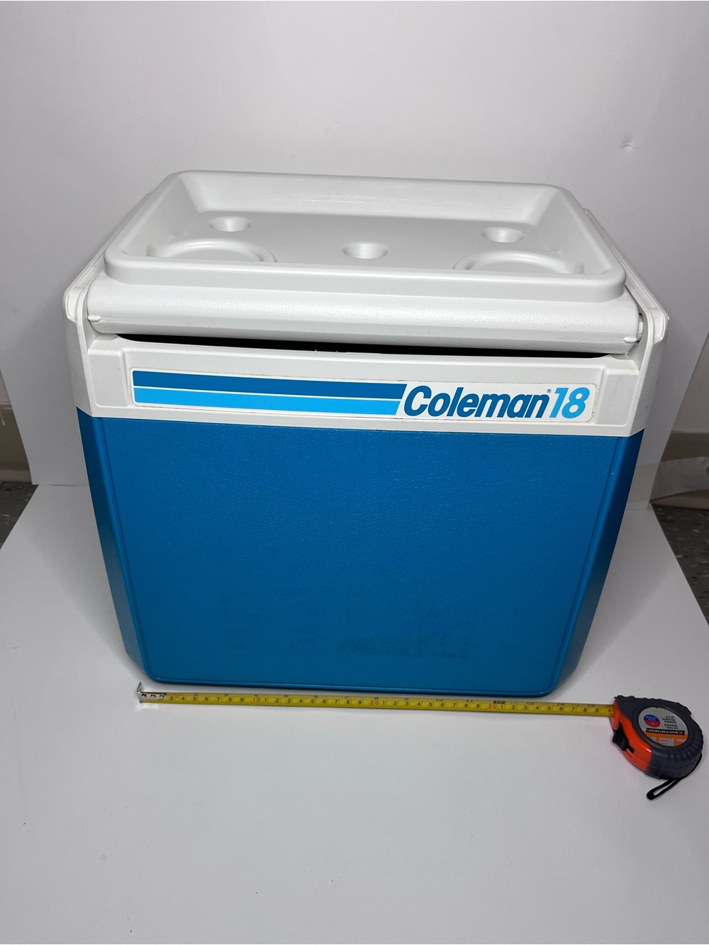 Vintage Coleman 18-Quart Blue Portable Cooler - White Lid